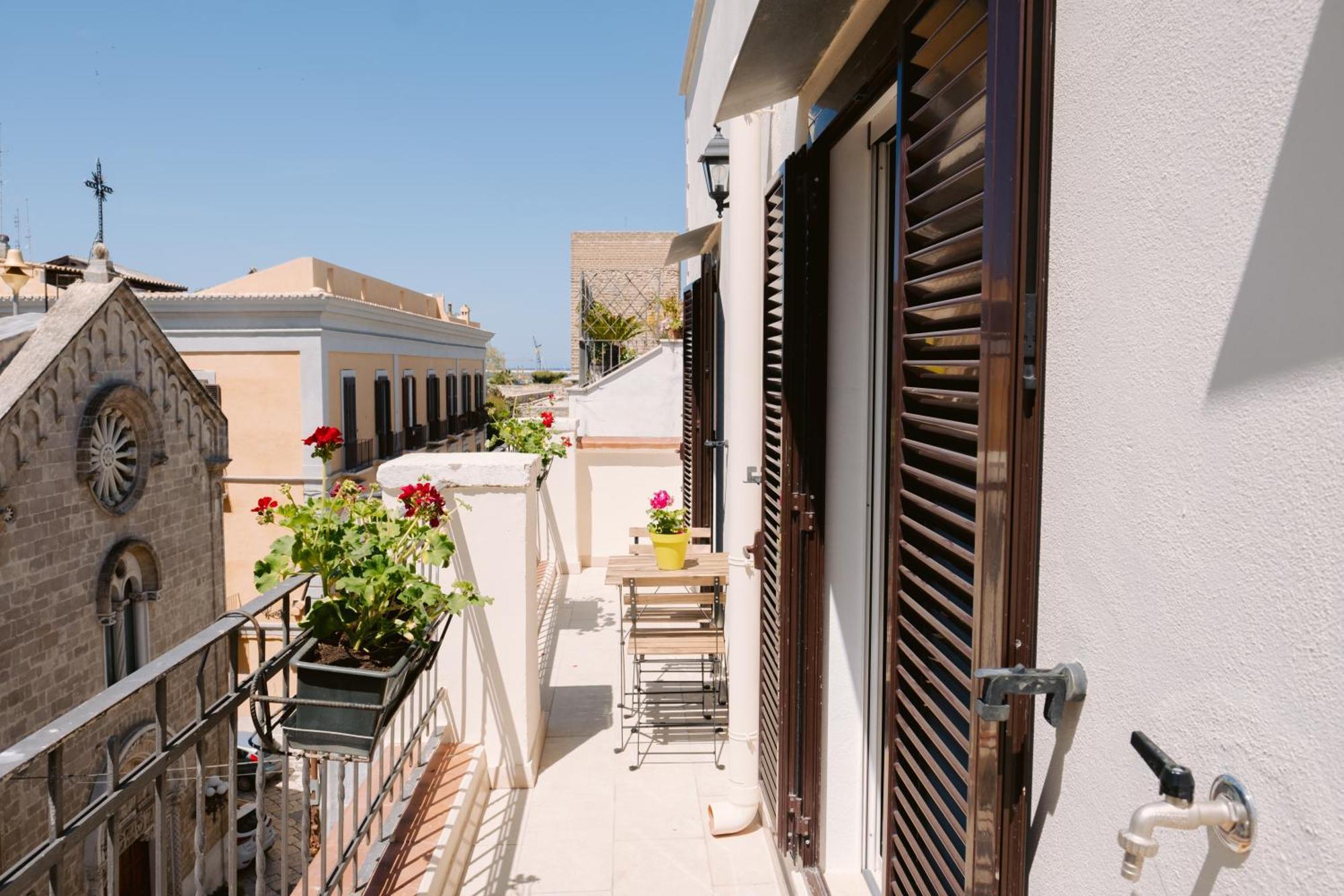 Casa Antonia - Terrace & Suites Bari Buitenkant foto